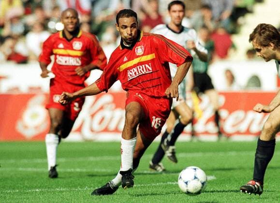 Ferreira da Rosa Emerson (Leverkusen) am Ball Fußball 1. BL Herren Saison 1998 1999, Bayer 04 Leverkusen - Hertha BSC Berlin 2:2 Gruppe BayArena Leverkusen Dynamik,