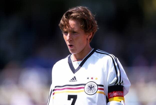 Martina Voss (re., GER) im Porträt Fußball Länderspiel Damen Frauen-Nationalmannschaft 1999, Nationalteam, Nationaltrikot, WM-Vorbereitung, Testspiel Porträt Rheinbach Konzentration,