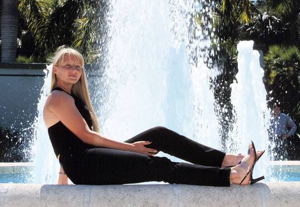 Mirjana Lucic (Kroatien) vor einem Springbrunnen Tennis Damen Lipton Championships Key Biscayne 1999, WTA-Tour, Einzelbild Key Biscayne Florida Freude,
