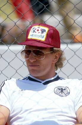 Dieter Hoeneß (BRD) mit Mütze und Sonnenbrille Fußball WM Herren Weltmeisterschaft 1986, Länderspiel: Deutschland, Vorrunde Porträt Queretaro Nachdenklichkeit,