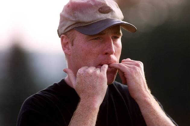 Fußball, Trainerhistorie, FSV Frankfurt Trainer Michael Blättel (FSV Frankfurt) macht sich bemerkbar Fußball Herren Regionalliga Süd, Saison 1999 2000, FSV Frankfurt, Test, Testspiel, Saisonvorbereitung Einzelbild Elz
