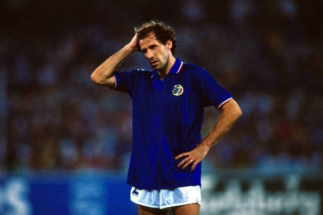 Franco Baresi (Italien) grübelt Fußball WM Herren Weltmeisterschaft 1990, Länderspiel: Italien, Viertelfinale Einzelbild Stadio Olimpico Rom Nachdenklichkeit, Enttäuschung,
