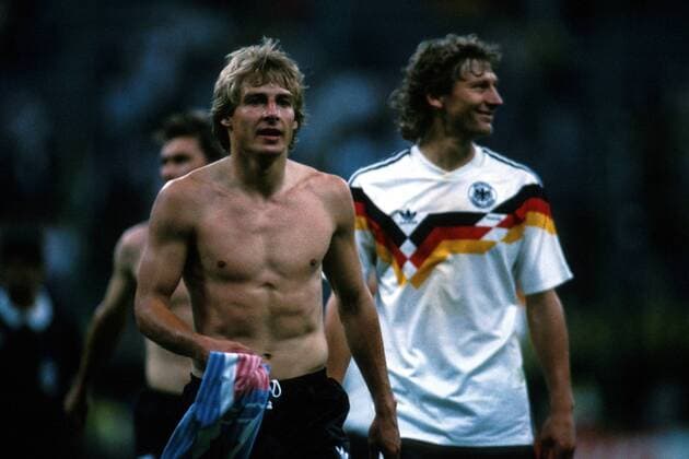Jürgen Klinsmann (BRD) zufrieden nach dem Auftaktsieg Fußball WM Herren Weltmeisterschaft 1990, Länderspiel: BR Deutschland Einzelbild Stadion Giuseppe Meazza Mailand