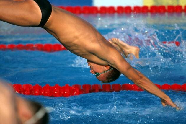 Lars Conrad (Deutschland) beim Startsprung zum Freistilschwimmen Schwimmen EM Herren Schwimmsport, Europameisterschaft 1999, Freistil Einzelbild Istanbul Dynamik,