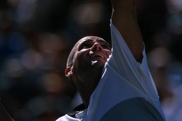 Andre Agassi (USA) beim Aufschlag Tennis Herren US Open 1999, Grand Slam, ATP-Tour, Hartplatz, Hardcourt, Finale, Endspiel, Finalspiel Einzelbild Flushing Meadows New York Konzentration,