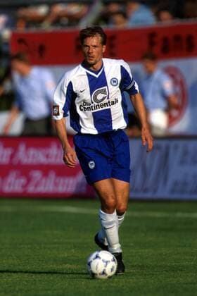 Kjetil-Andre Rekdal (Hertha) am Ball Fußball 1. BL Herren Saison 1999 2000, DFB-Liga-Pokal, Ligapokal, Ligacup, Cup, Hertha BSC Berlin Einzelbild Stadion Bremer Brücke Osnabrück