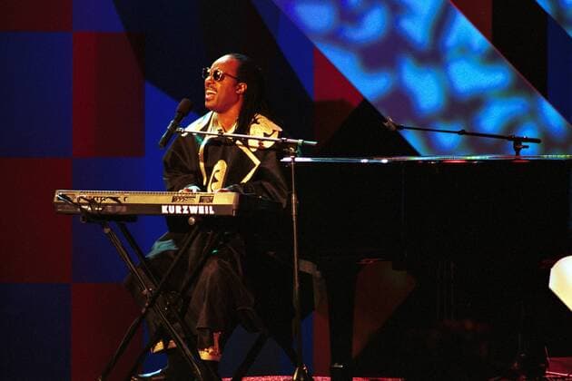 Pop-Legende Stevie Wonder (USA) bereichert mit seinem Auftritt das Showprogramm Fußball WM Herren Auslosung zur Fußball WM 1994, FIFA World Cup, Weltmeisterschaft, Worldcup, Einzelbild Las Vegas