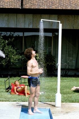 Paul Breitner (BRD) unter der Dusche Fußball WM Herren Weltmeisterschaft 1982, Länderspiel, Nationalmannschaft, Nationalteam, Deutschland Einzelbild Madrid