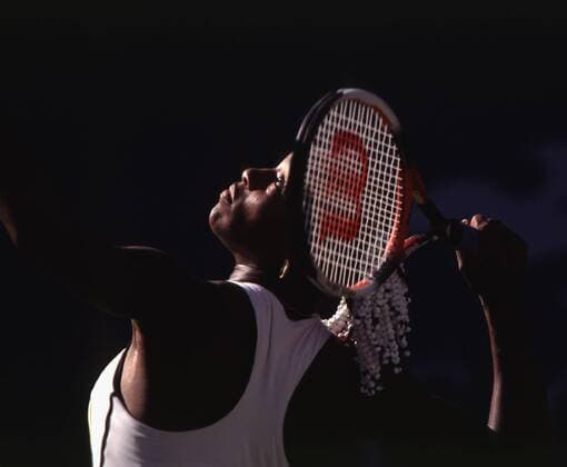 Serena Williams (USA) beim Aufschlag Tennis Damen US Open 1999, Grand Slam, WTA-Tour, Hartplatz, Hardcourt, Hartplatzturnier, Hartplatztennis Einzelbild Flushing Meadow New York