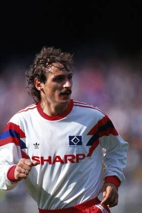 Jan Furtok (HSV) konzentriert Fußball 1. BL Herren Saison 1990 1991: Hamburg, Hamburger SV, Sportverein, HSV Einzelbild Volksparkstadion Hamburg Dynamik, Konzentration,
