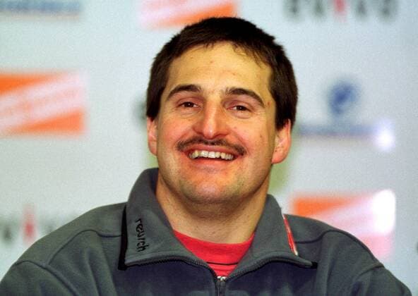 Georg Hackl (Deutschland) lacht Rennrodeln EM Herren Rodel-Europameisterschaft 2000, Rodeln, Rennschlitten, Rennschlittensport Porträt Winterberg Freude,