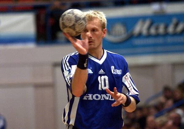 Claus-Jacob Jensen (Grosswallstadt) mit Ball Handball 1. BL Herren Saison 1999 2000, TV Großwallstadt Einzelbild Unterfrankenhalle Aschaffenburg