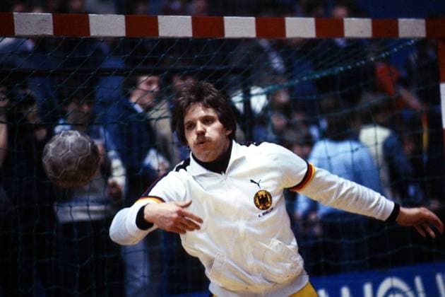 Torwart Klaus Wöller (BRD) wehrt ab Handball WM Herren Weltmeisterschaft 1982, Nationalmannschaft, Nationaltrikot, Nationalteam, BR Deutschland Einzelbild Westfalenhalle Dortmund
