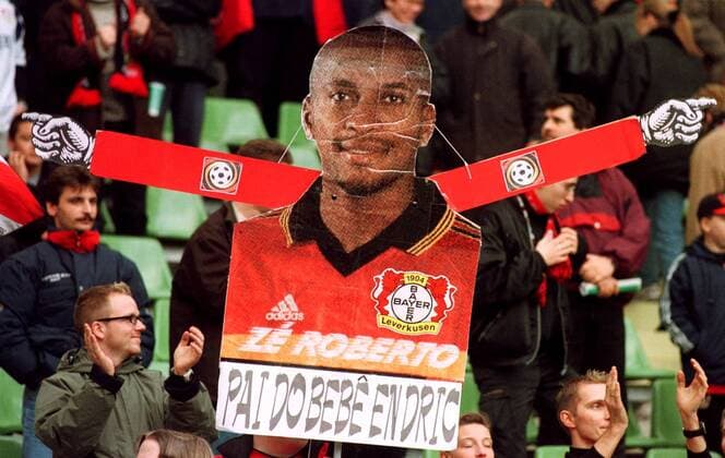 Zé Roberto (Leverkusen) als Hampelmann Fußball 1. BL Herren Saison 1999 2000, Bayer 04 Leverkusen Gruppe BayArena Leverkusen