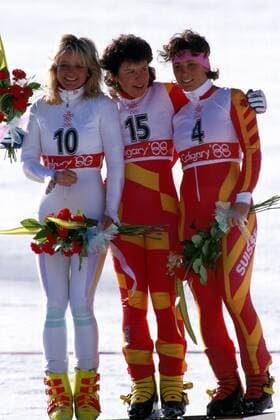 Christa Kinshofer-Güthlein (BRD), Siegerin Vreni Schneider und Maria Walliser (beide Schweiz, v.li.) bei der Siegerehrung Alpiner Skilauf OS Winter Damen Olympische Winterspiele 1988, Spiele, Olympia, Olympiade, Ski Alpin, Skisport, Riesenslalom Gruppe Calgary Glück, Freude,