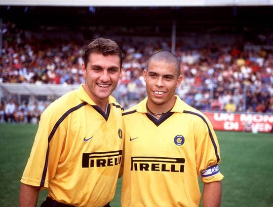 Christian Vieri (li.) und Kapitän Ronaldo (beide Inter) Fußball Herren Saison 1999 2000: Serie A, 1. Italienische Liga, Inter Mailand, Meisterschaft, Internazionale Milano Gruppe Stadio Leonardo Garilli Piacenza Harmonie Freude