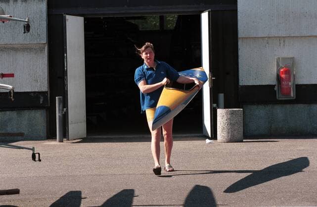Birgit Fischer (Deutschland) auf dem Weg zum Training Kanu Damen Kajak 1999, Kanu-Rennsport, Nationalmannschaft, Nationalteam, Tagesablauf Totale Kanusport Berlin