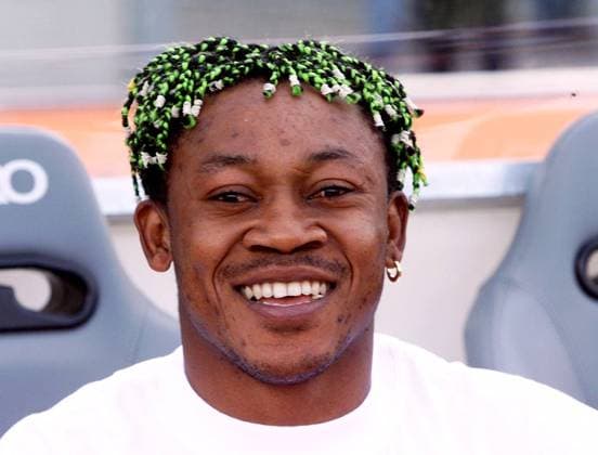 Jean-Kasongo Banza (Wolfsburg) lachend Fußball 1. BL Herren Saison 1999 2000: Ulm - VfL Wolfsburg 2:0 Porträt Donaustadion Ulm Freude