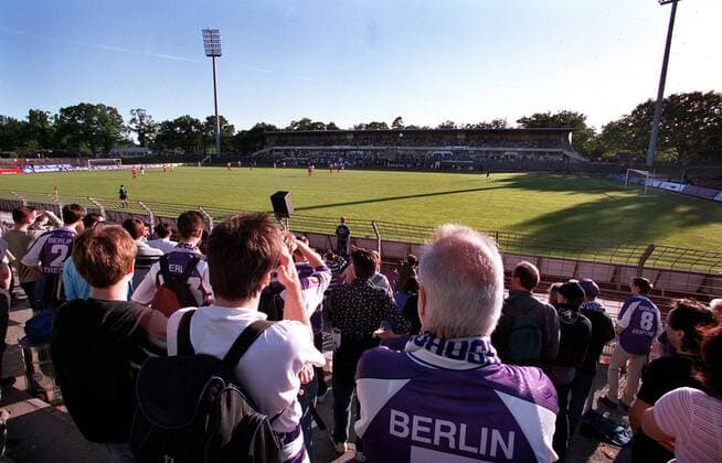 Blick aus dem TeBe Fanblock ins Mommsenstadion Fußball 2. BL Herren Saison 1999 2000, Tennis Borussia Berlin, TB, Te Be Totale Mommsenstadion Berlin