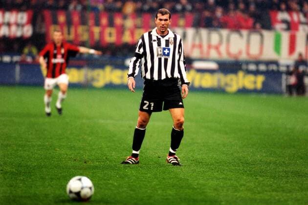 Zinedine Zidane (Juve) Fußball Herren Serie A Saison 1999 2000, 1. Italienische Liga, Milan, AC Mailand - Juventus Turin 2:0, Einzelbild STadio Giuseppe Meazza, San Siro Mailand