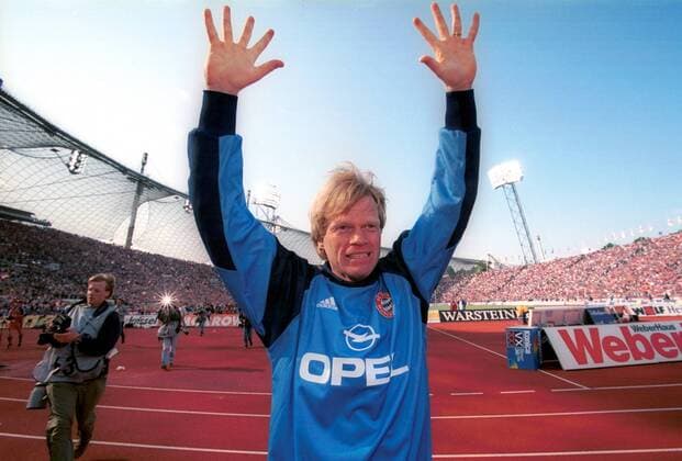 Torhüter Oliver Kahn (Bayern) jubelt Fußball 1. BL Herren Saison 1999 2000, FC Bayern München, Deutscher Meister, Meisterschaft, Sieg, Sieger Einzelbild Olympiastadion München Freude,