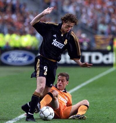 Francisco Farinos (Valencia, re.) gegen Steve McManaman (Real) Fußball EC 1 Herren Champions League 1999 2000, Finale, Finalspiel, Endspiel, FC Valencia - Real Madrid 0:3 (Spanien) Gruppe Stade de France Paris St. Denis Kampf, Abwehr,