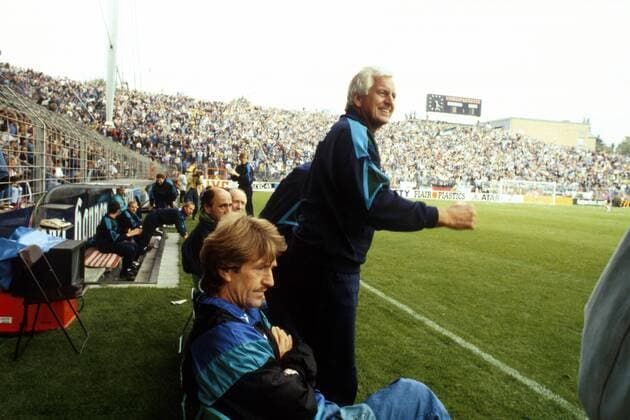 Co-Trainer Karl-Heinz Drygalsky (Bildmitte) und Trainer Gerd vom Bruch (vorn, beide Gladbach) Fußball 1. BL Herren Saison 1990 1991, Borussia Mönchengladbach Gruppe Bökelbergstadion, Bökelberg Mönchengladbach