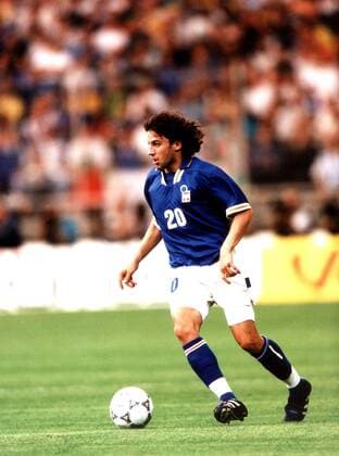 Alessandro Del Piero (Italien) am Ball Fußball Länderspiel Herren Mini-WM 1997, Nationalmannschaft, Nationalteam, Nationaltrikot, Einzelbild Stade Gerland, Länderspiel Lyon Dynamik,  