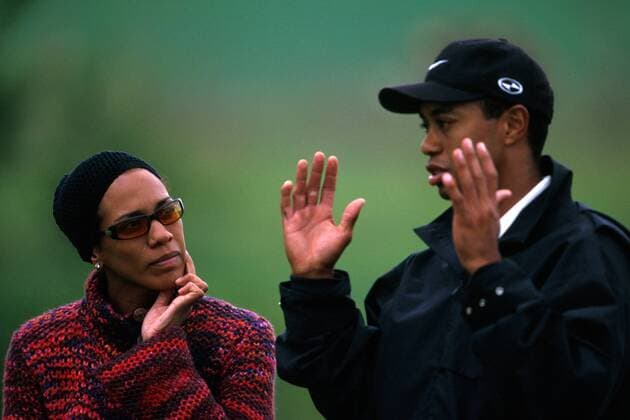 Eldrick Tiger Woods (USA) im Gespräch mit Barbara Becker Golf Herren Golfen 2000, Deutsche Bank-SAP Open Pro-Am, ProAm, Prominentengolf, Prominente, VIP, Tennis Gruppe Gut Kaden bei Hamburg Alveslohe