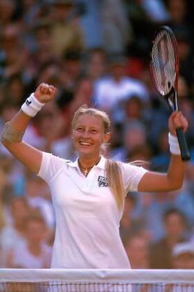 Mirjana Lucic (Kroatien) in Jubelpose Tennis Damen All England Championships 1999, Grand Slam, WTA-Tour, Rasen, Rasenturnier, Rasentennis Einzelbild Wimbledon London Begeisterung,