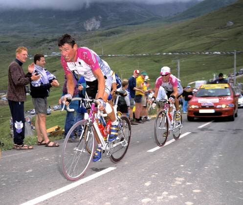 Udo Bölts (Deutschland) vor Georg Totschnig (Österreich beide Team Telekom) am Anstieg Radsport Herren Tour de France 1998, Straßenradsport, Radrennsport, Straßenradrennsport, Straße, Rad, Radrennen Gruppe Anstrengung, Dynamik