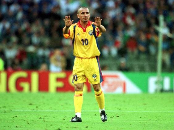 Gheorghe Hagi (Rumänien) wiegelt ab Fußball EM Herren Europameisterschaft 2000, Länderspiel, Viertelfinale, Nationalmannschaft, Nationalteam Einzelbild König-Baudouin-Stadion Brüssel