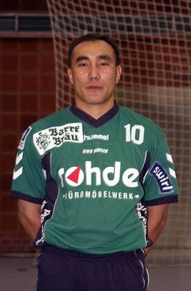 Talant Duishebaev (Minden) Handball 1. BL Herren Saison 2000 2001, Porträttermin, Vorstellung, Präsentation, GWD Minden Porträt KAMPA-Halle Minden