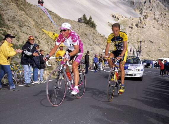 Udo Bölts (li., Deutschland Team Telekom) und Laurent Madouas (Frankreich Festina) bewältigen gemeinsam den Anstieg Radsport Herren Tour de France 2000, Straßenradsport, Radrennsport, Straßenradrennsport, Radrennen, Rad, Straße Gruppe Carpentras - Mont Ventoux