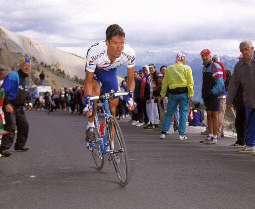 Jose Maria Jimenez (Spanien Banesto) quält sich im Wiegetritt den Berg hinauf Radsport Herren Tour de France 2000, Straßenradsport, Radrennsport, Straßenradrennsport, Radrennen, Rad, Straße Einzelbild Draguignan - Briancon
