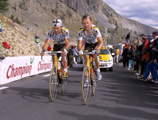 Peter Luttenberger (re., Österreich) neben Marcos Serrano (Spanien beide ONCE-Deutsche Bank) am Berg Radsport Herren Tour de France 2000, Straßenradsport, Radrennsport, Straßenradrennsport, Radrennen, Rad, Straße Gruppe Draguignan - Briancon Anstrengung