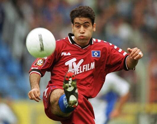 Mehdi Mahdavikia (HSV) mit gestrecktem Bein Fußball 1. BL Herren Saison 2000 2001, Bochum - Hamburger SV 0:4, Hamburg Einzelbild Ruhrstadion Bochum Dynamik,