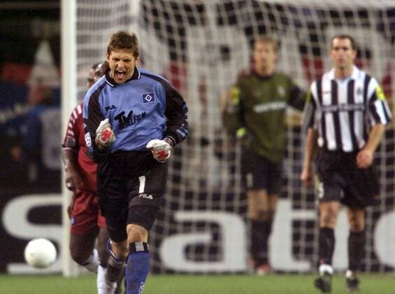 Torhüter Hans-Jörg Butt (HSV) ballt jubelnd die Faust nach seinem verwandelten Elfmeter zum 3:3 Fußball EC 1 Herren Champions League 2000 2001, Gruppe E, Gruppenspiel, Hamburger SV - Juventus Turin (Italien) 4:4 Gruppe Volksparkstadion Hamburg Begeisterung, Freude,