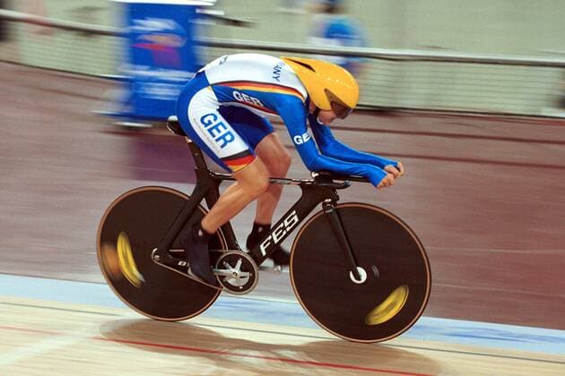 Judith Arndt (Deutschland) bei der 3000m-Einzelverfolgung Radsport OS Sommer Damen Olympische Sommerspiele 2000, Spiele, Olympia, Olympiade, Rad, Bahn, Bahnrad, Radrennsport Einzelbild Dunc Gray Velodrome, Bankstown Sydney Dynamik,