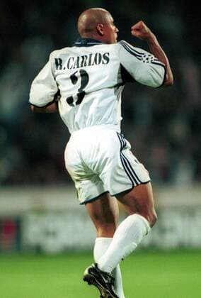Roberto Carlos (Real) jubelnd Fußball EC 1 Herren Champions League 2000 2001 Leverkusen - Real Madrid (Spanien) 2:3 Einzelbild BayArena Leverkusen Dynamik, Freude, Begeisterung