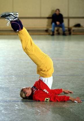 Torfrau Christine Lindemann (Deutschland) beim Stretching Handball Damen Nationalmannschaft 2000, Nationalteam, Nationaltrikot, Fotoshooting, Shooting, Fototermin Einzelbild Flensburg