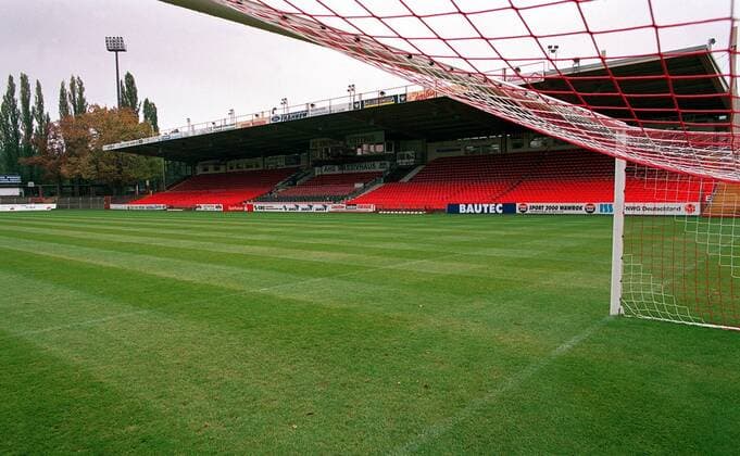 Cottbuser Stadion der Freundschaft Fußball 1. BL Herren Saison 2000 2001: FC Energie Cottbus, Vereinsstory, Fototermin, Fotostory, Reportage Totale Stadion der Freundschaft Cottbus