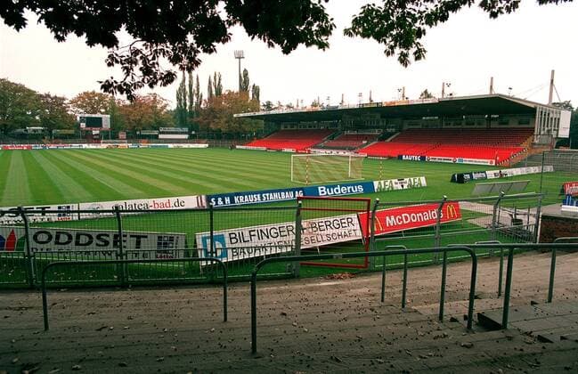 Cottbuser Stadion der Freundschaft Fußball 1. BL Herren Saison 2000 2001: FC Energie Cottbus, Vereinsstory, Fototermin, Fotostory, Reportage Totale Stadion der Freundschaft Cottbus