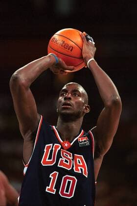 Kevin Garnett (USA) beim Freiwurf Basketball OS Sommer Herren Olympische Sommerspiele 2000, Olympiade, Olympia, Spiele, Länderspiel, Super Dome, Einzelbild SuperDome Sydney