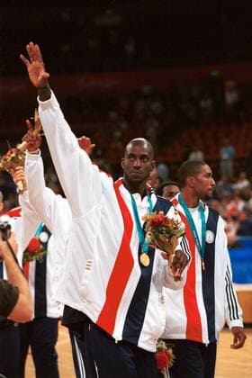 Kevin Garnett (USA) bedankt sich bei den Anhängern Basketball OS Sommer Herren Olympische Sommerspiele 2000, Spiele, Olympia, Olympiade, Endspiel, Finale, Länderspiel, Super Dome, Gruppe SuperDome Sydney Freude,