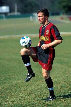 Lothar Matthäus (N. Y. MetroStars) jongliert den Ball beim Shooting Fußball Herren MLS 2000, Major League Soccer, New York Metro Stars, NY, N.Y., Vorstellung, Präsentation, Fototermin Einzelbild Pressetermin, USA New York