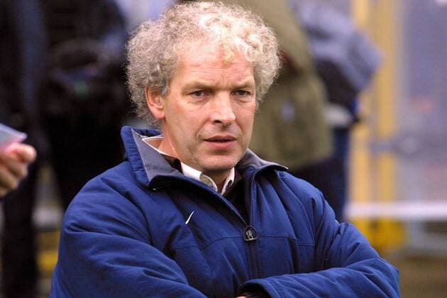 Fußball, Trainerhistorie, SSV Ulm 1846 Trainer Klaus Toppmöller (Saarbrücken) Fußball 2. BL Herren Saison 2000 2001, Reutlingen - 1. FC Saarbrücken 8:2 Einzelbild Kreuzeiche Reutlingen Nachdenklichkeit