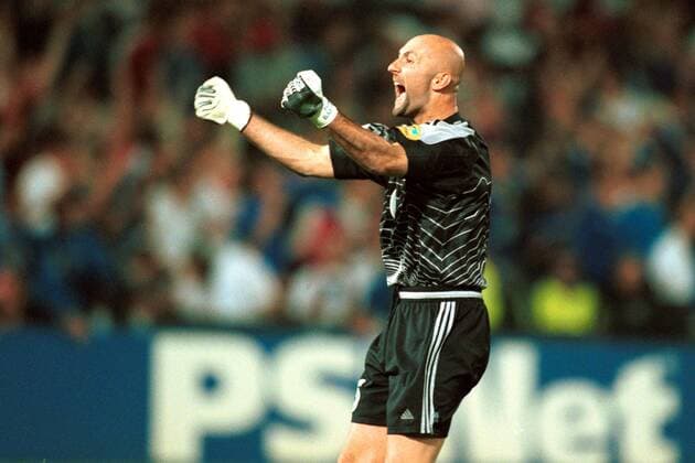 Fußball, EM Finale 2000 in Rotterdam, Frankreich - Italien 2-1 n.V. Torhüter Fabien Barthez (Frankreich) schreit seine Freude heraus Fußball EM Herren Europameisterschaft 2000, Nationalmannschaft, Nationalteam, Nationaltrikot, Länderspiel, Finale Einzelbild De Kuip Rotterdam Freude, Begeisterung