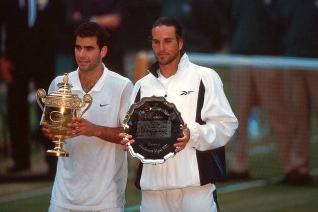 Patrick Rafter (re., Australien) und Pete Sampras (USA) bei der Siegerehrung Tennis Herren All England Championships 2000, ATP-Tour, Grand Slam, Rasen, Rasentennis, Rasenturnier Gruppe Wimbledon London Freude,
