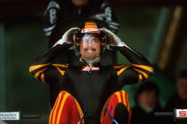 Georg Hackl (Deutschland) bei Startvorbereitungen Rennrodeln Herren LuK Challenge Cup 2000 2001, Welt Cup, Worldcup, WC, Weltcup, Rennschlittensport, Rennschlitten Einzelbild World Oberhof Konzentration
